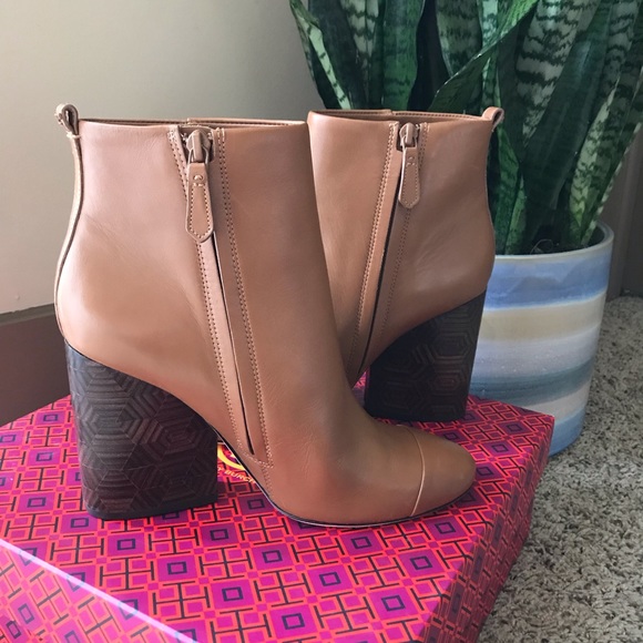 Tory Burch Grove Bootie / Royal Tan / Size 8 - Picture 3 of 9